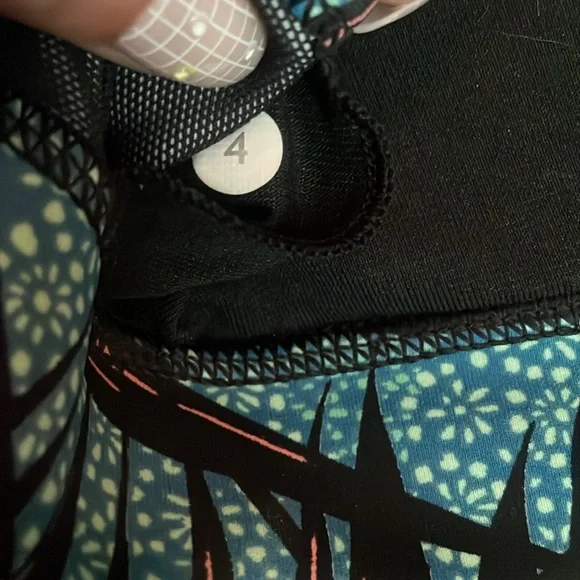 Lululemon Tropical Print Sports Bra - Picture 4 of 4